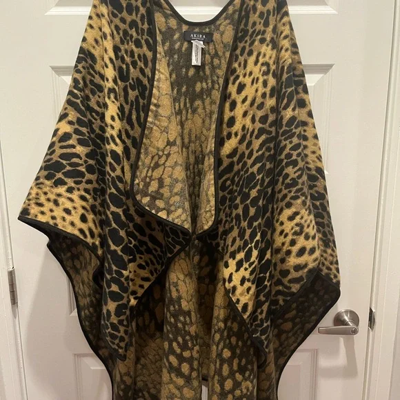 AKIRA Brown Leopard Print Fabric Ruana 🤎🖤 - Picture 1 of 4